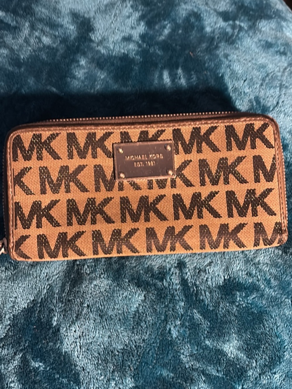 Michael Kors Tan and Black MK Signature Zip Wallet